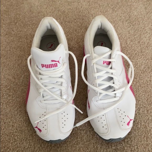 Puma Shoes - Like New Puma sneakers